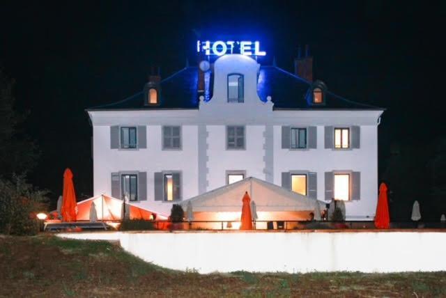 Hotel Restaurant Le Repere Vizille Exterior photo